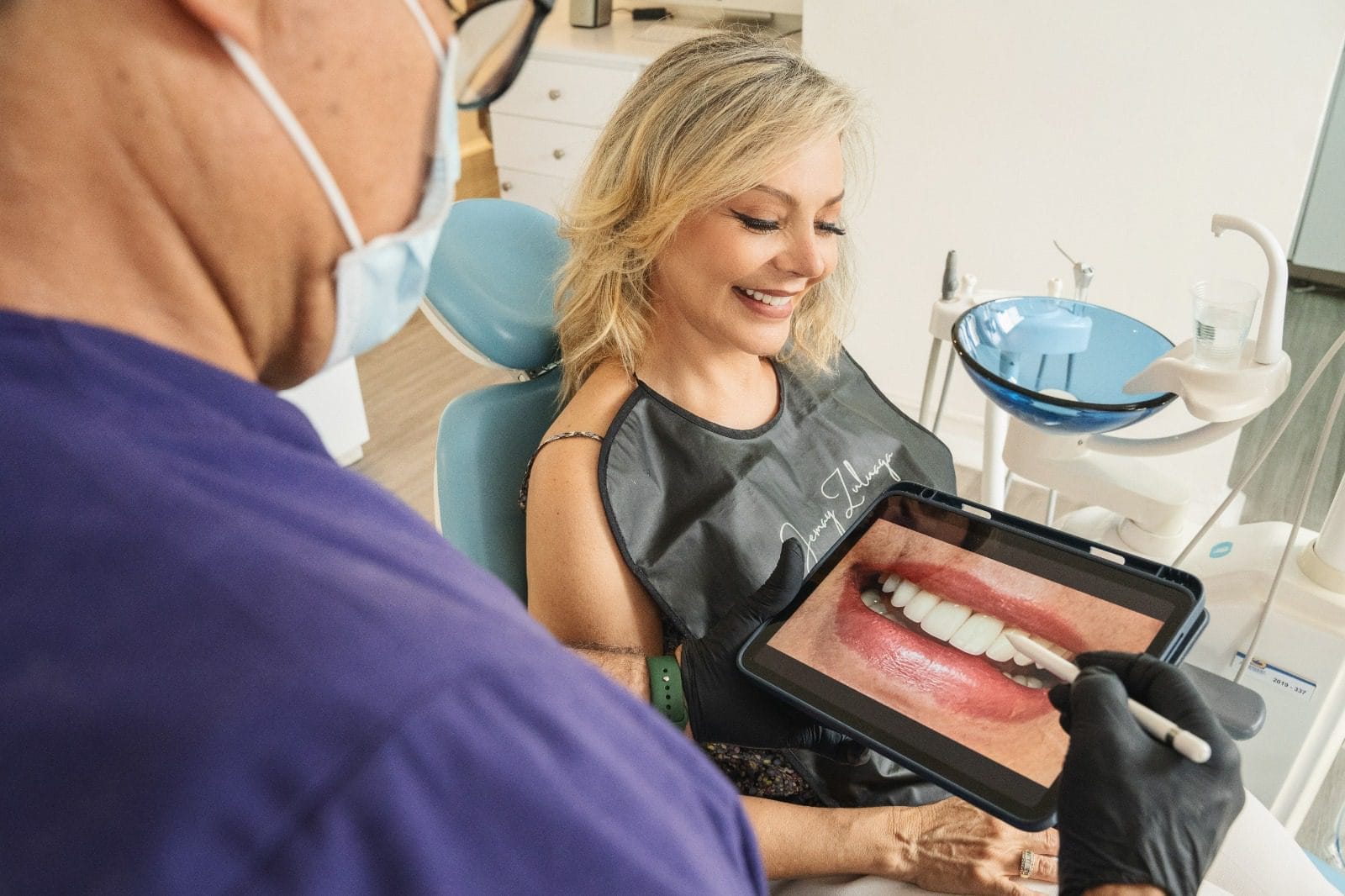 Cosmetic Dentist in Colombia